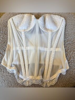 Vintage White Corset Madame Lys Lace 36A